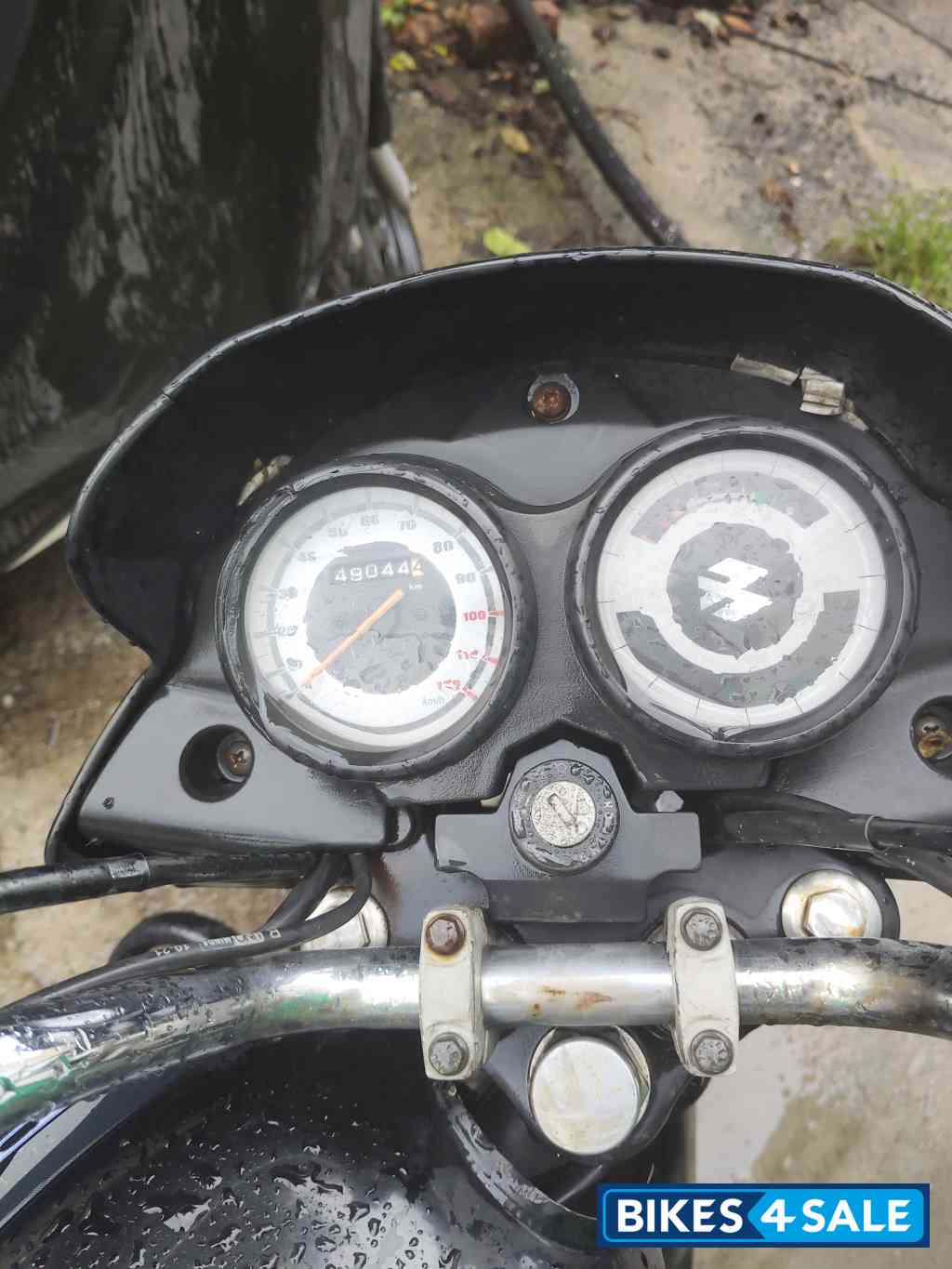 Black Bajaj Platina 100 ES