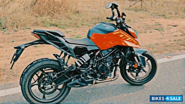 Electronic Orange KTM Duke 250 2024