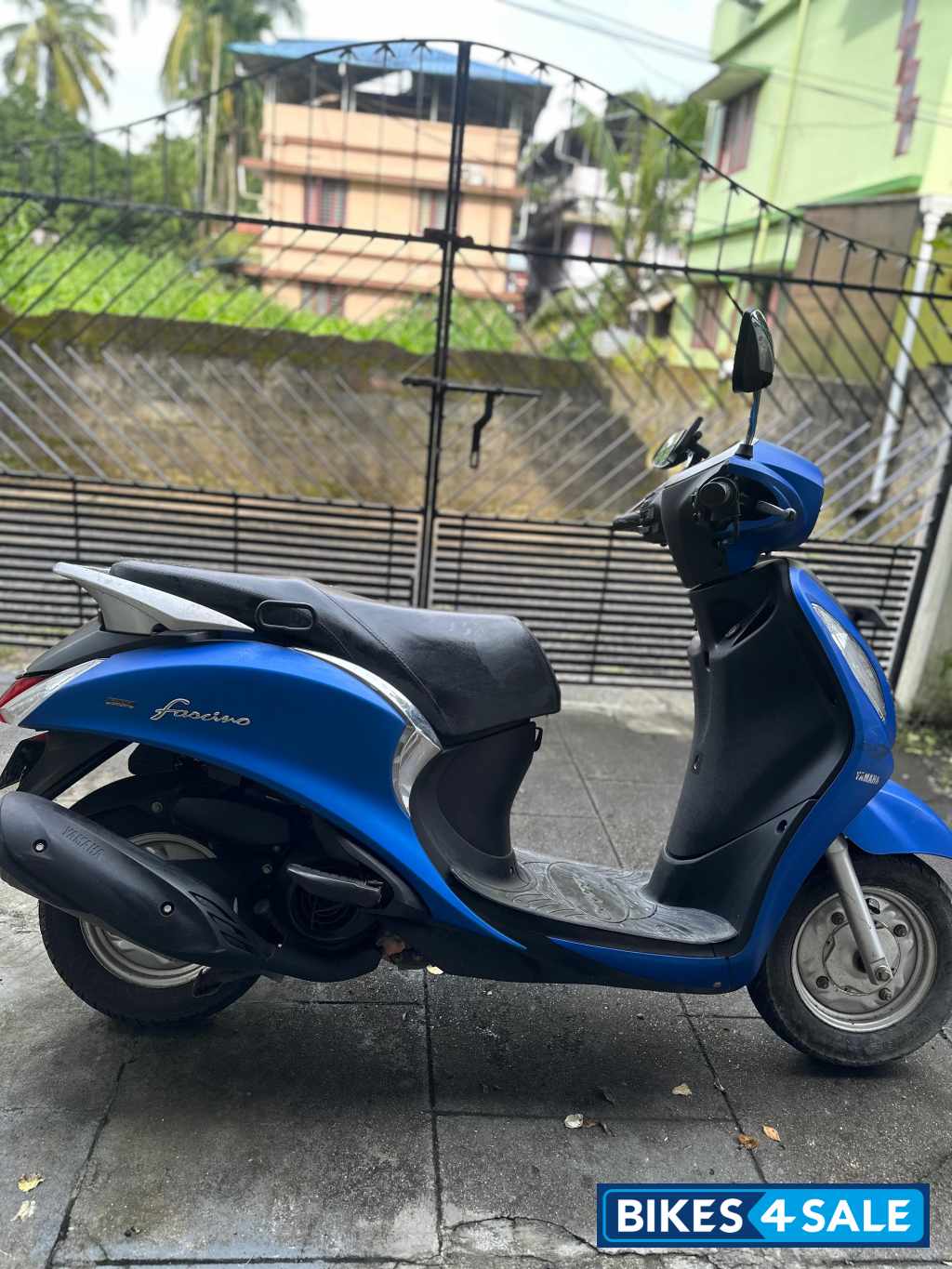 Blue Yamaha Fascino