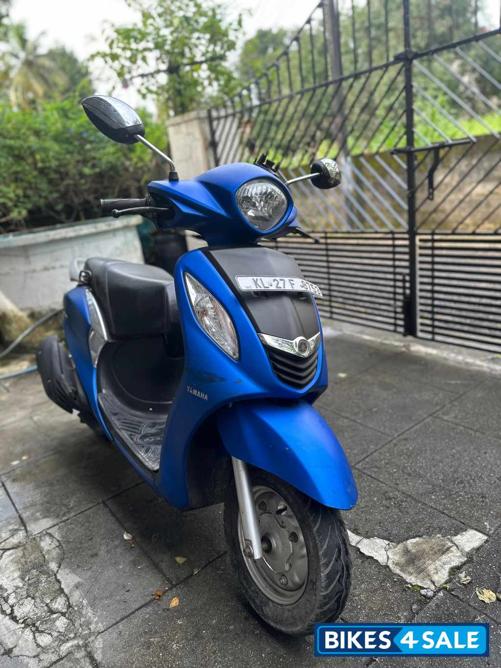 Blue Yamaha Fascino