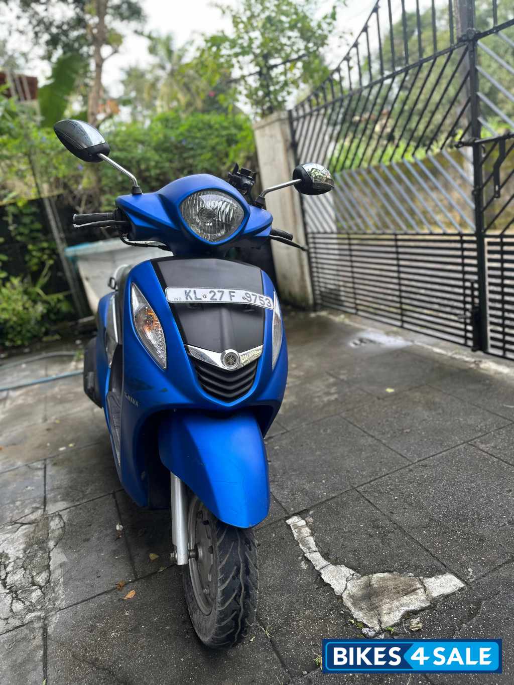 Blue Yamaha Fascino