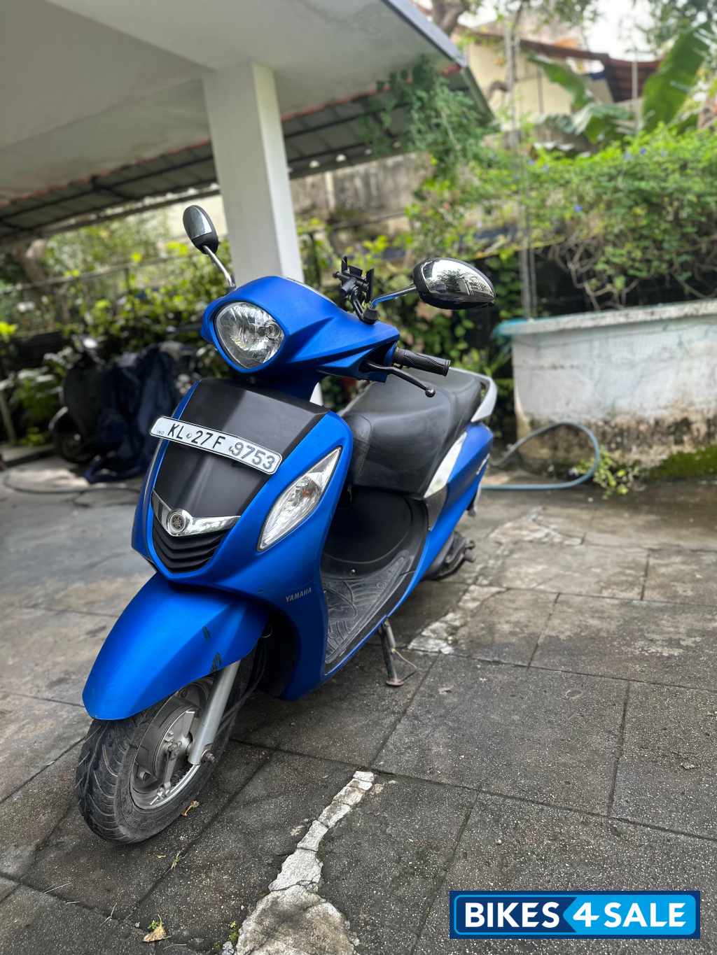 Blue Yamaha Fascino