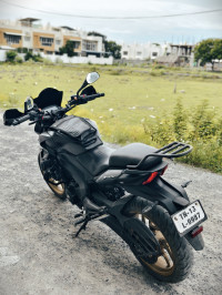 Black Bajaj Dominar 400