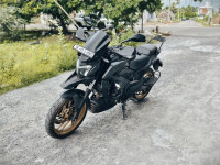 Black Bajaj Dominar 400