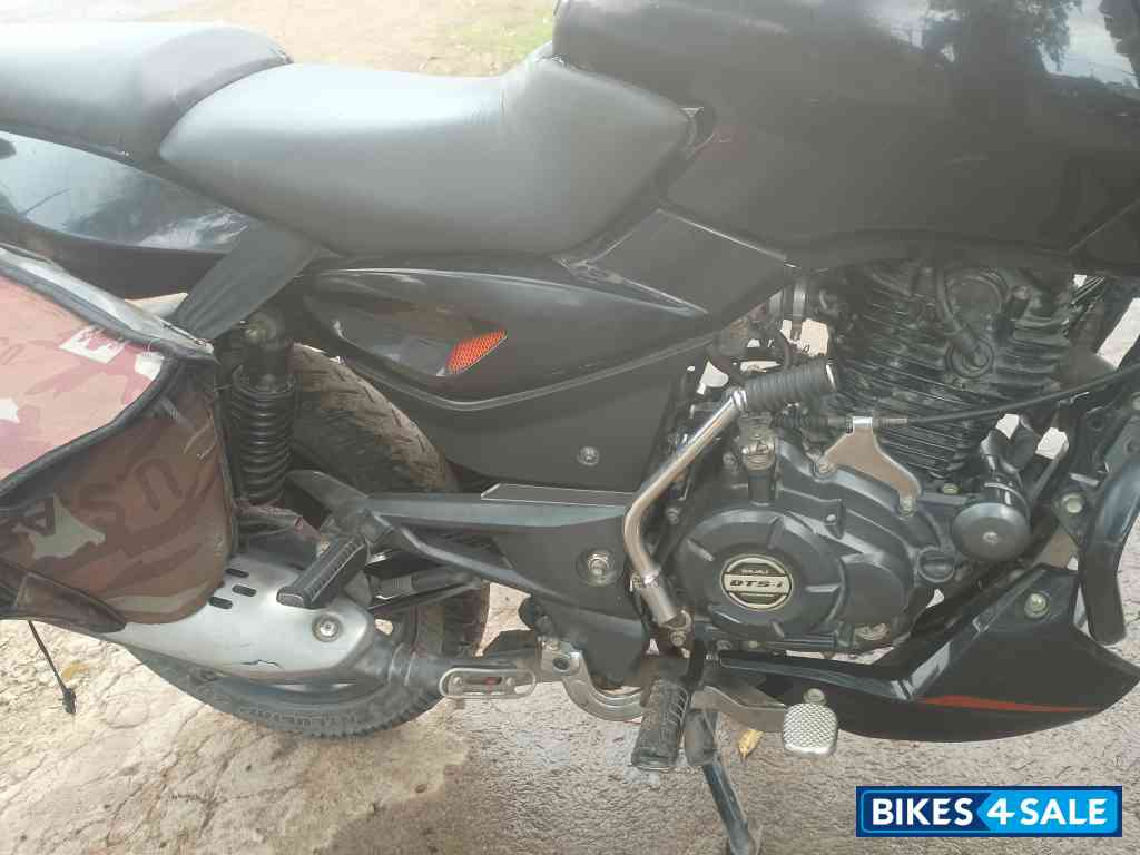 Black Or Orange Bajaj Pulsar 125 Split Seat