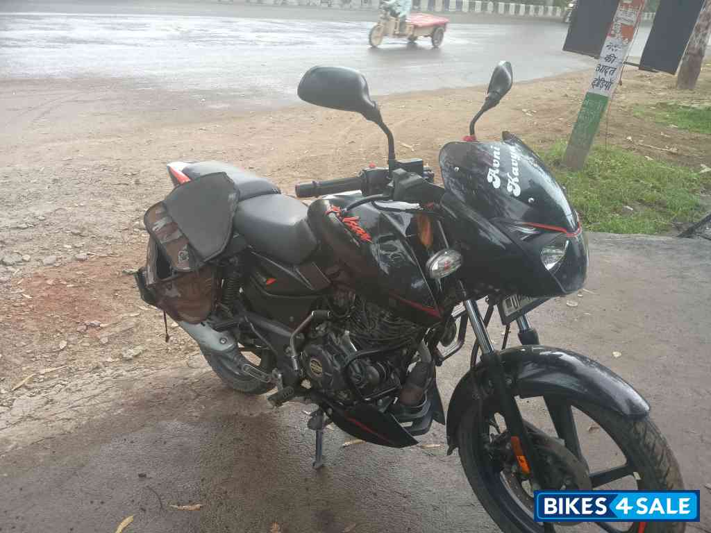 Black Or Orange Bajaj Pulsar 125 Split Seat