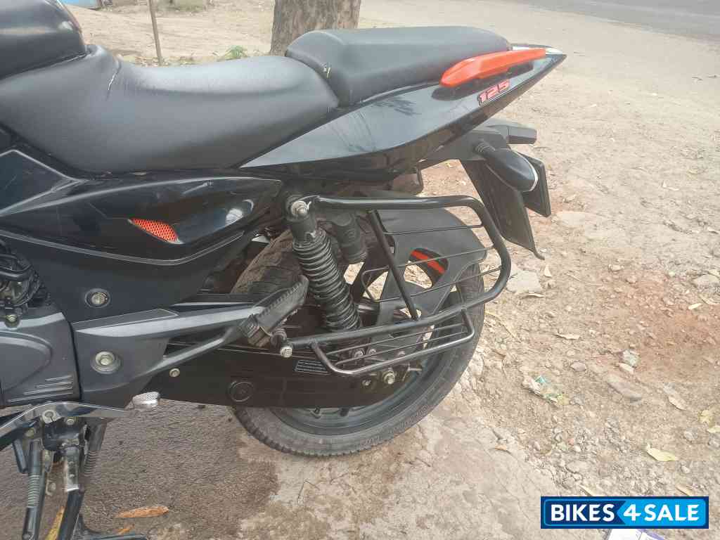 Black Or Orange Bajaj Pulsar 125 Split Seat