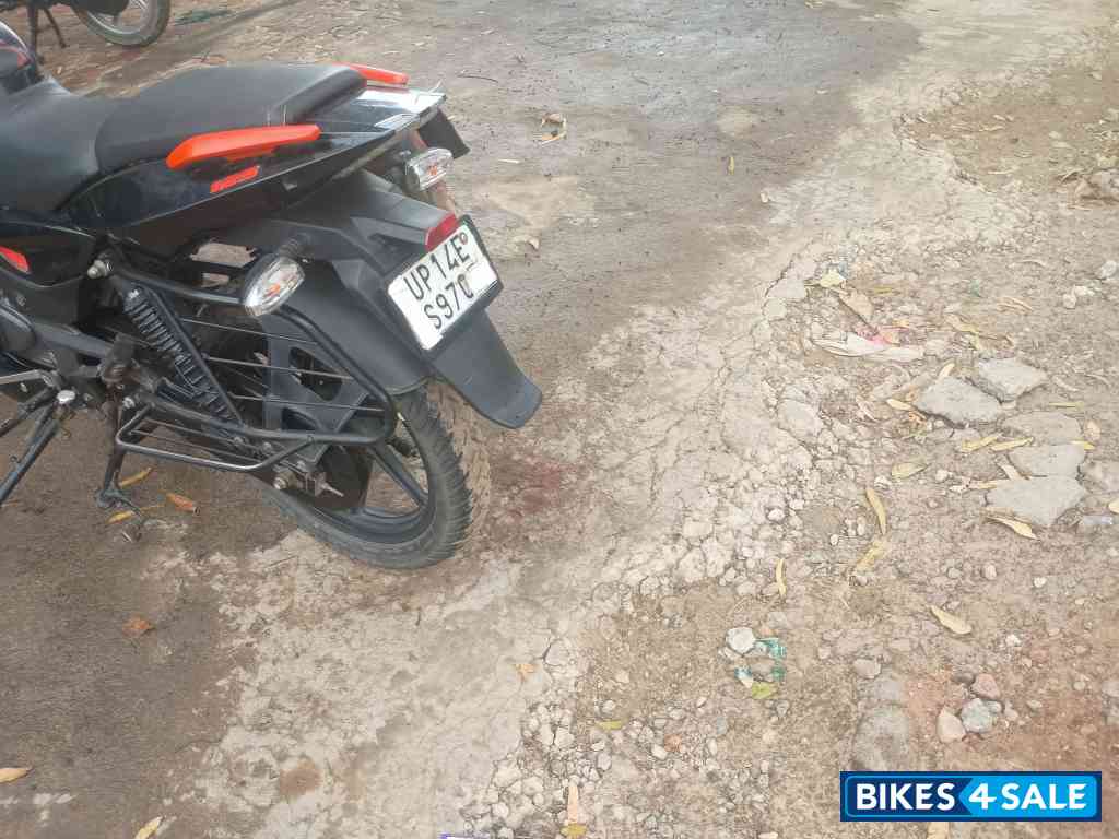 Black Or Orange Bajaj Pulsar 125 Split Seat