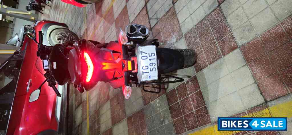 Black Suzuki Gixxer SF