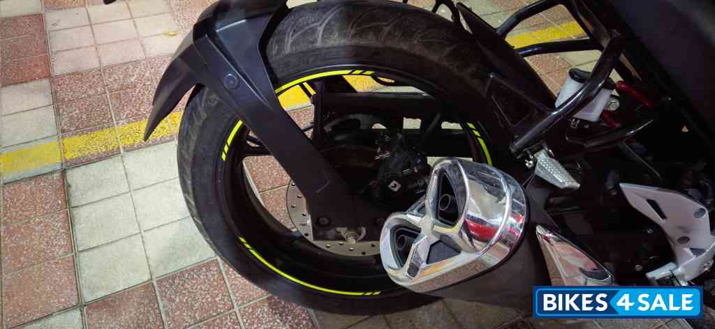 Black Suzuki Gixxer SF