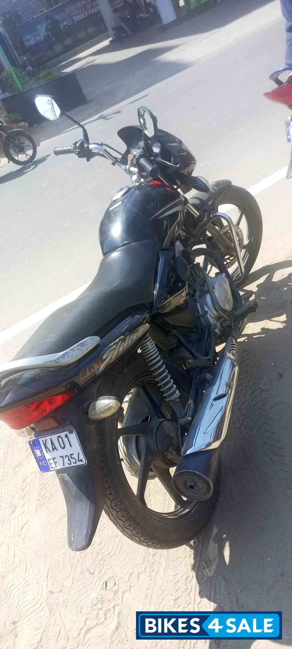 Black Honda Shine 125