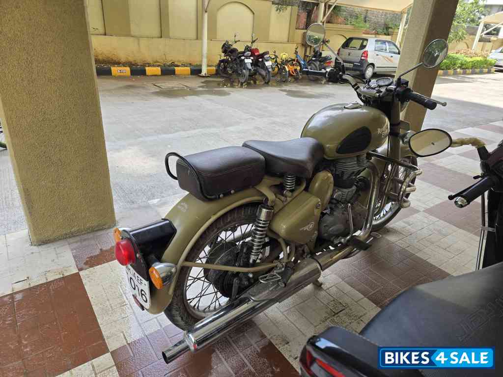 Sand Royal Enfield Classic Desert Storm