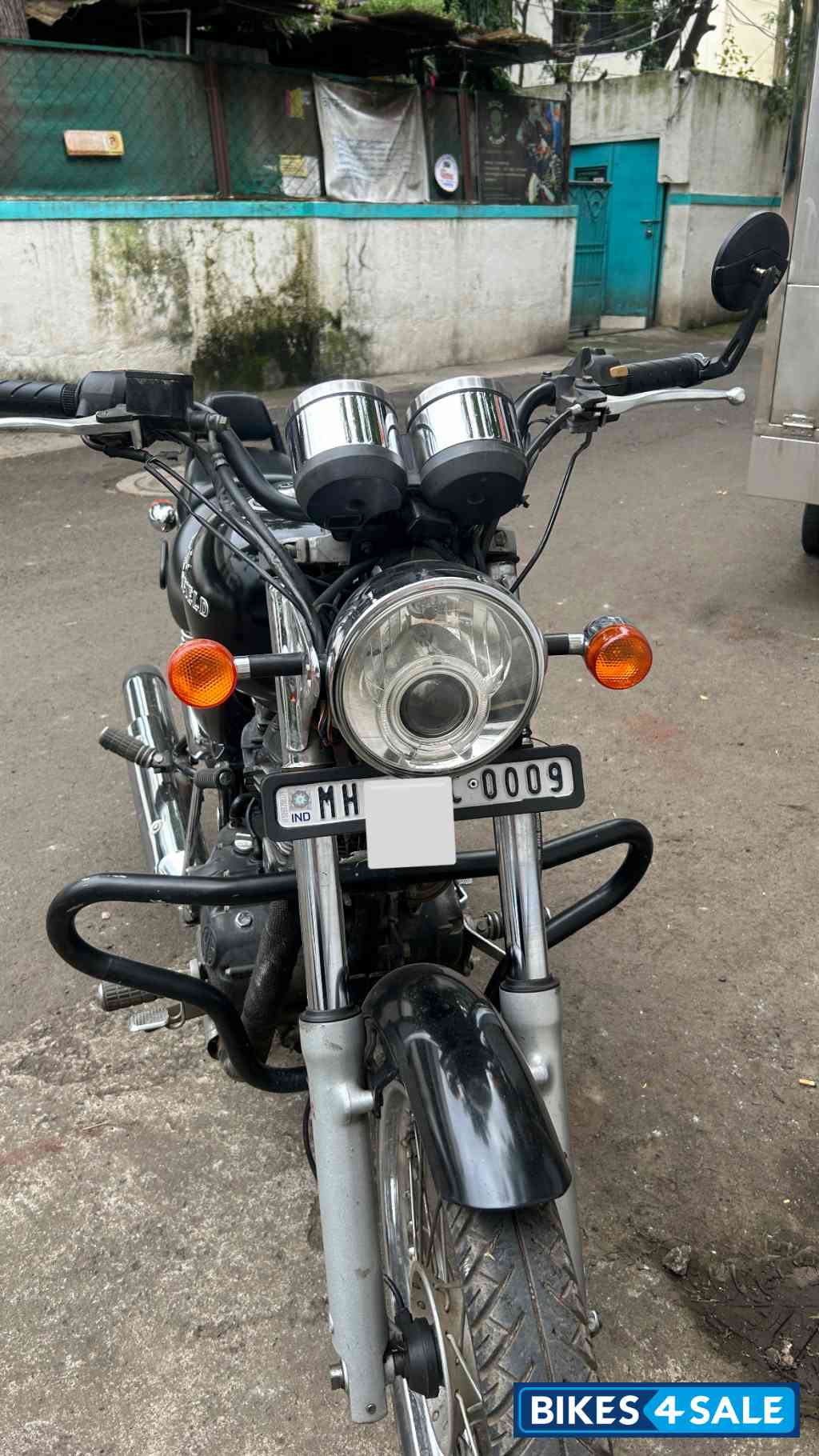 Black Royal Enfield Thunderbird 500