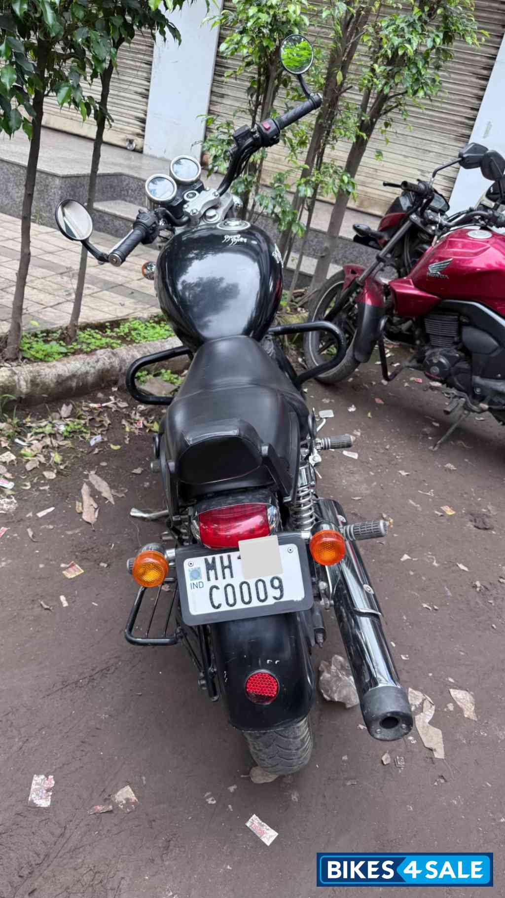 Black Royal Enfield Thunderbird 500