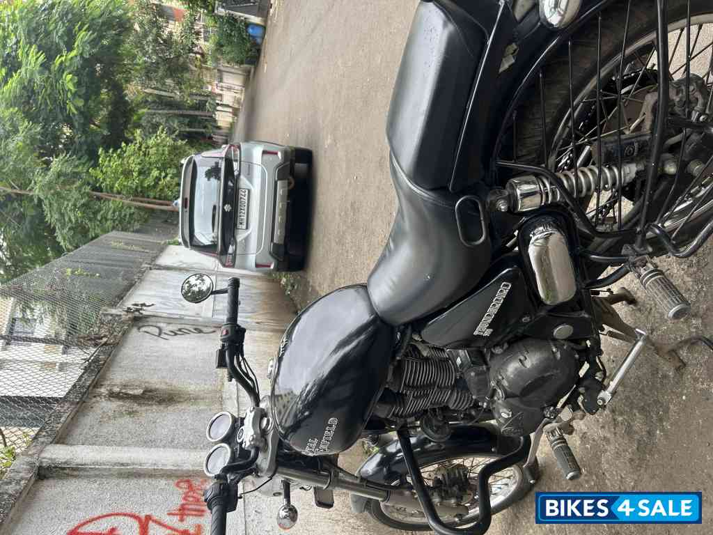 Black Royal Enfield Thunderbird 500