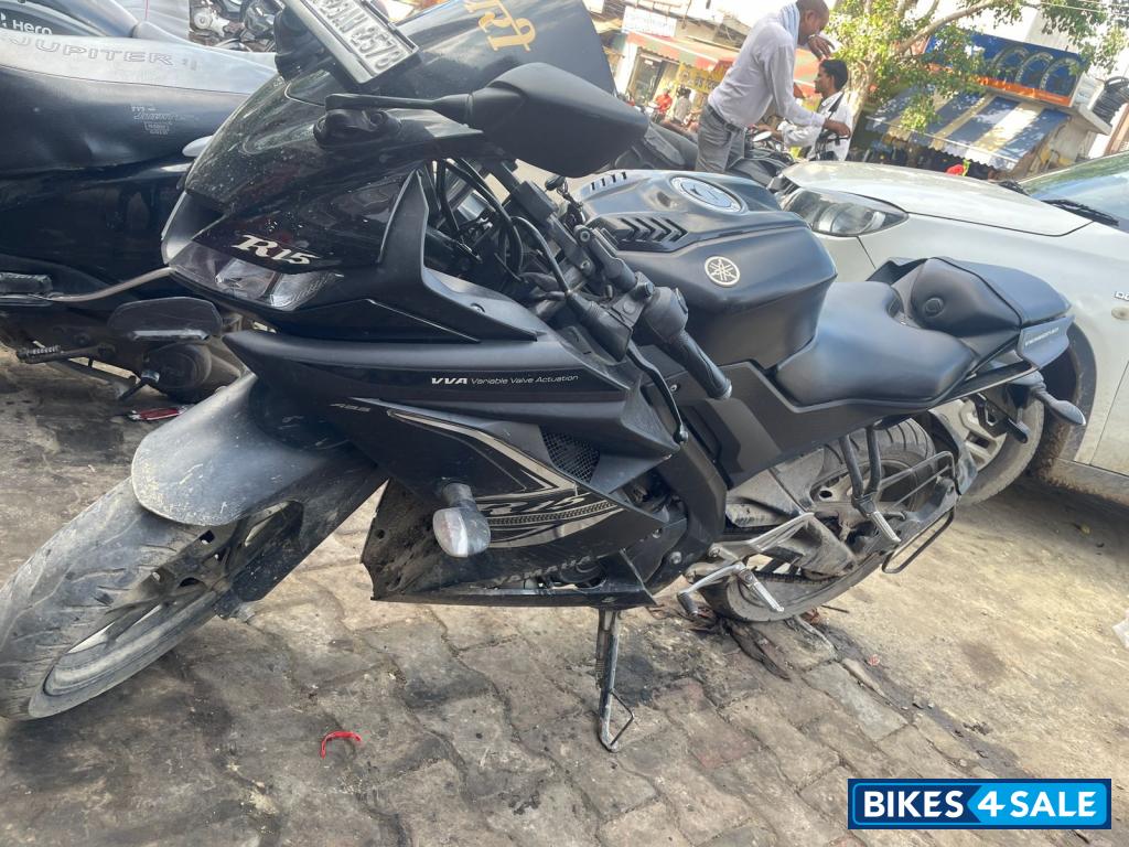Black Yamaha YZF R15 V3