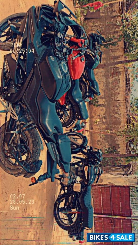 Black Yamaha YZF R15 V3