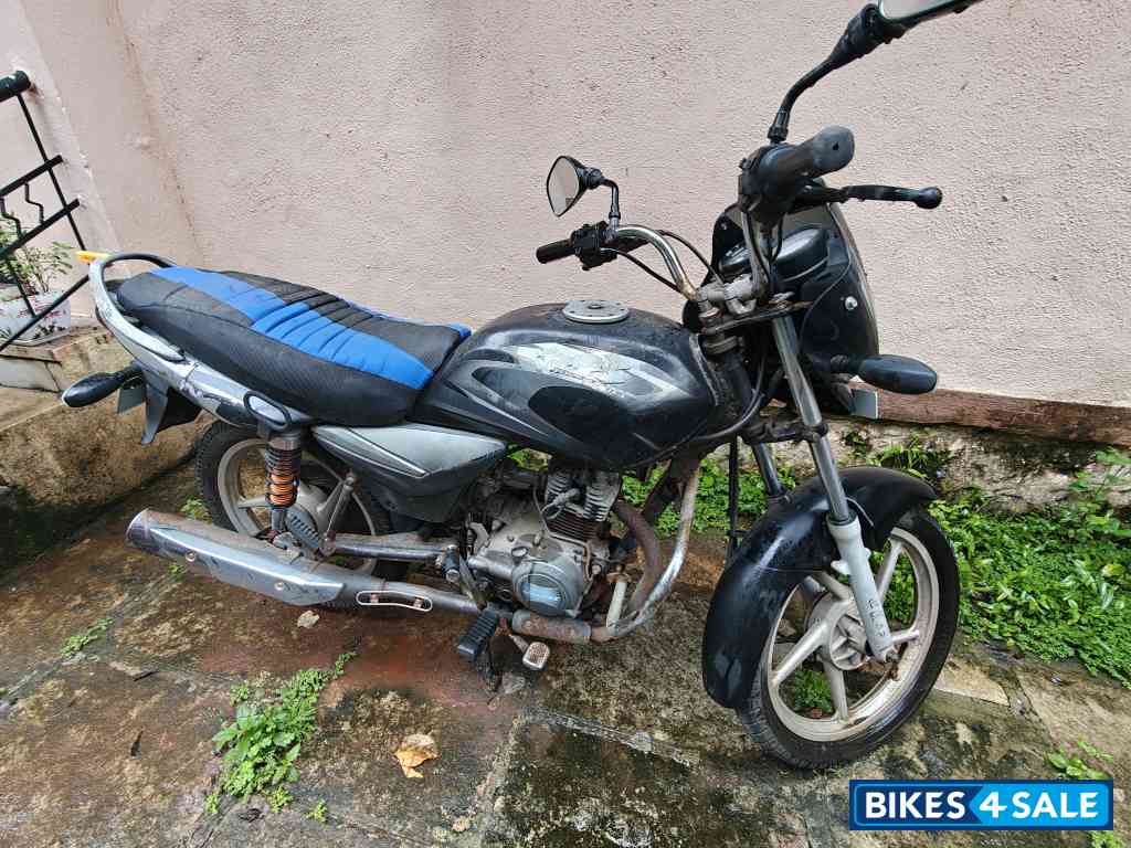 Black Bajaj Platina 100