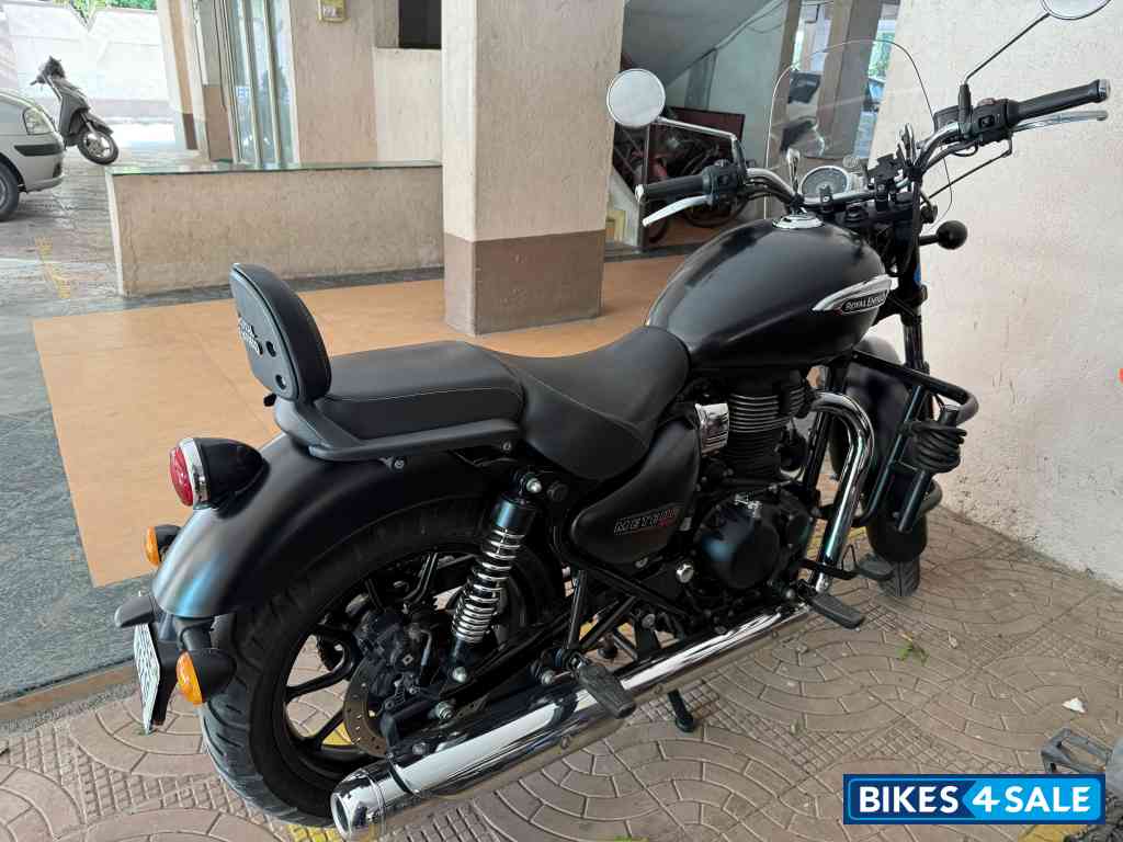 Stealth Black Royal Enfield Meteor 350 Stellar