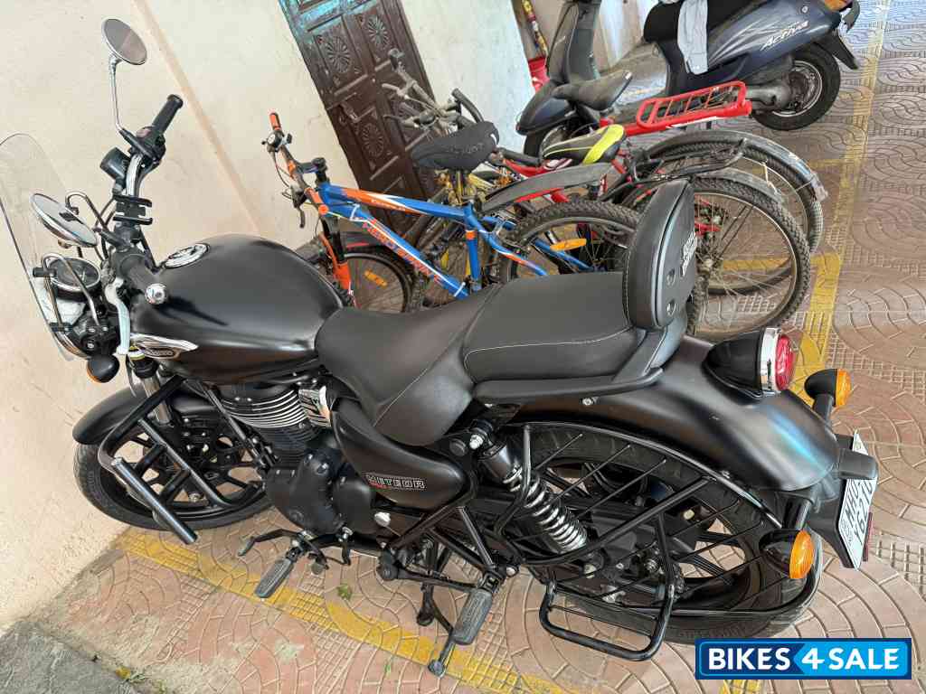 Stealth Black Royal Enfield Meteor 350 Stellar