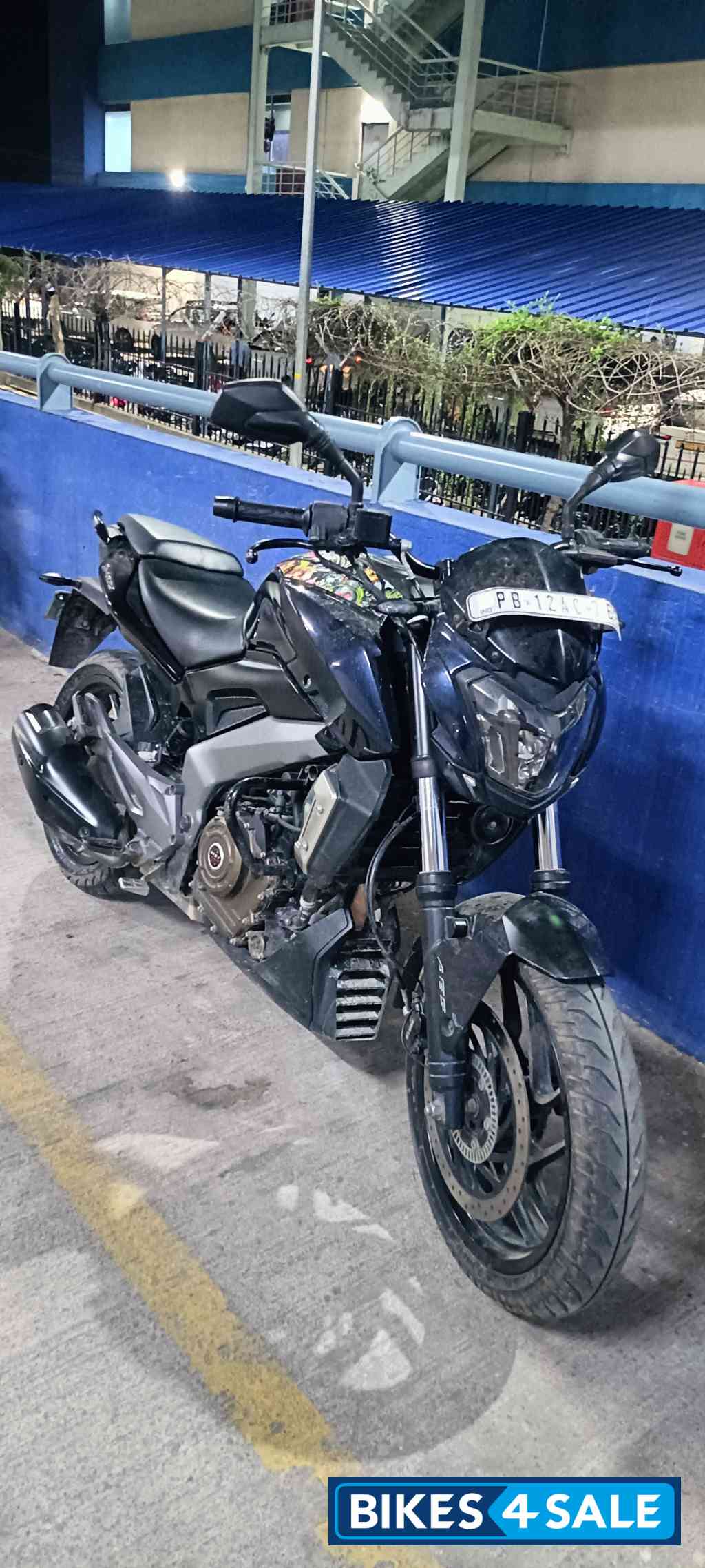 Black Bajaj Dominar 400 Black Bajaj Dominar 400