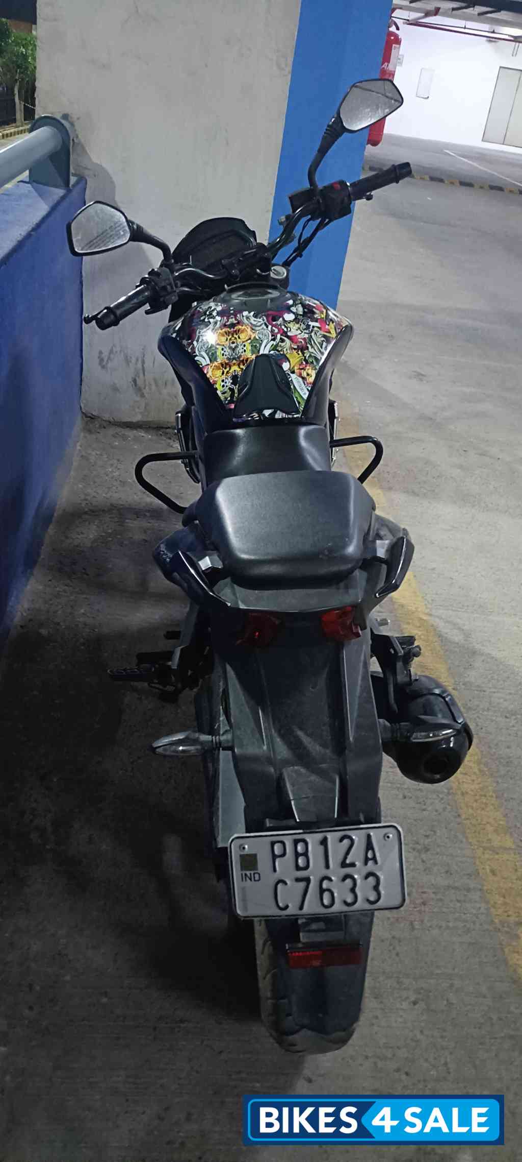 Black Bajaj Dominar 400 Black Bajaj Dominar 400