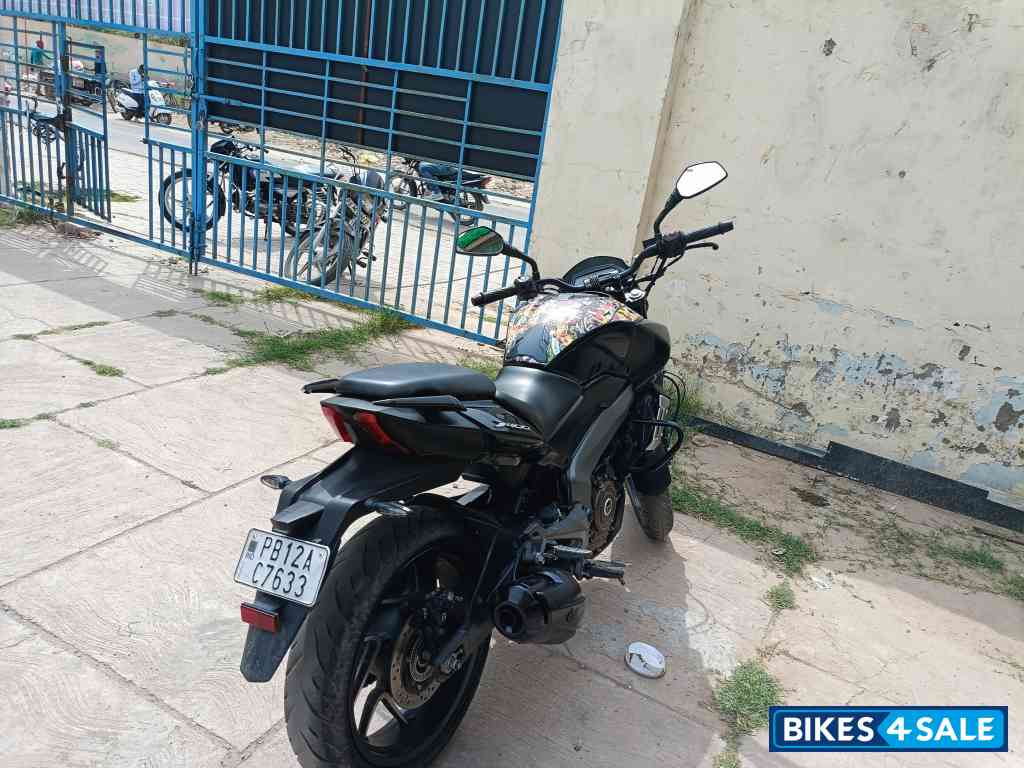 Black Bajaj Dominar 400 Black Bajaj Dominar 400