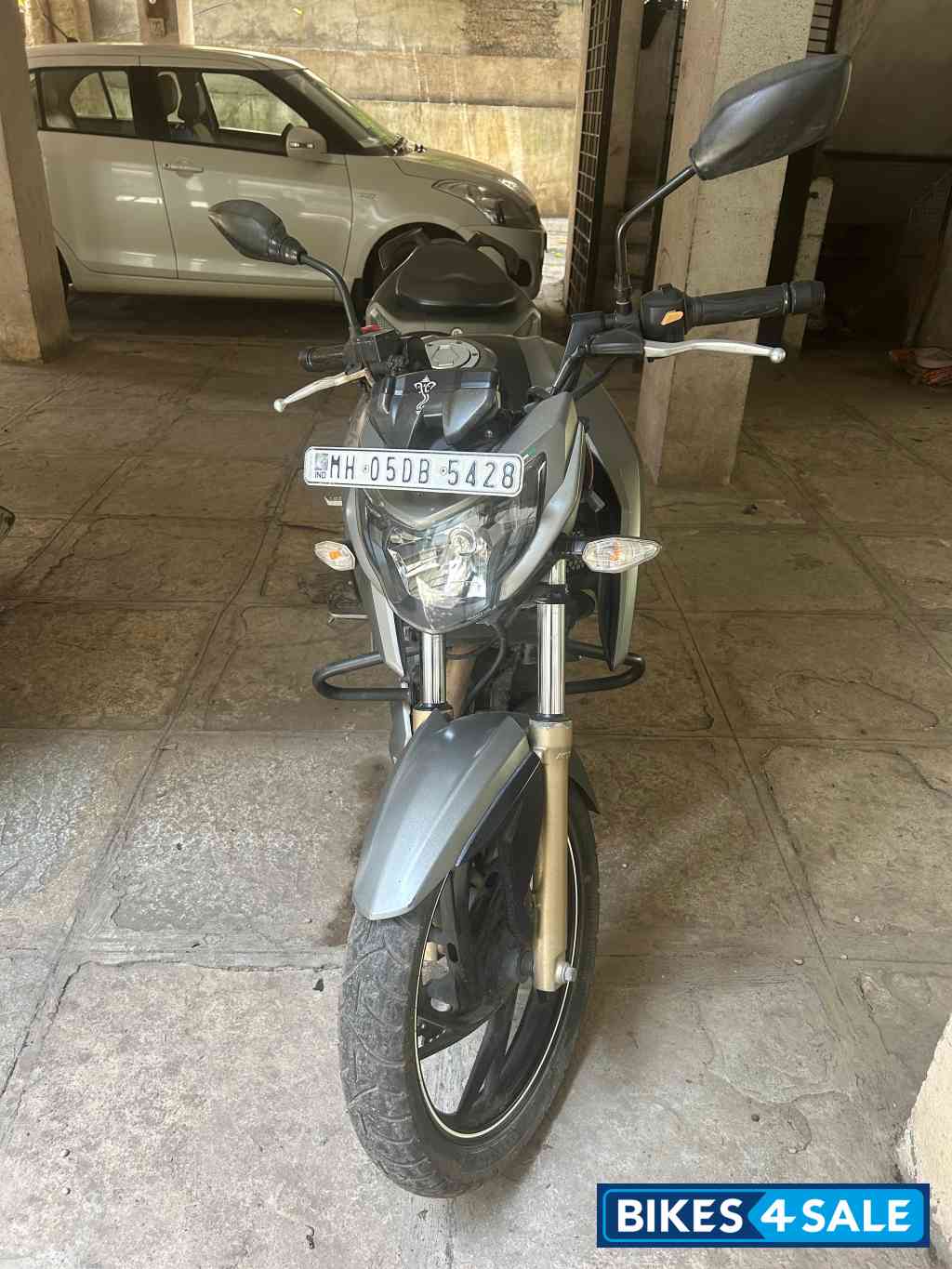 TVS Apache RTR 200 4V