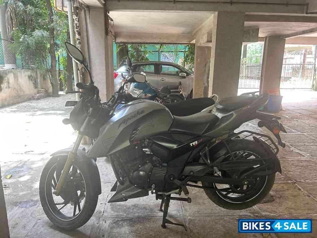 TVS Apache RTR 200 4V