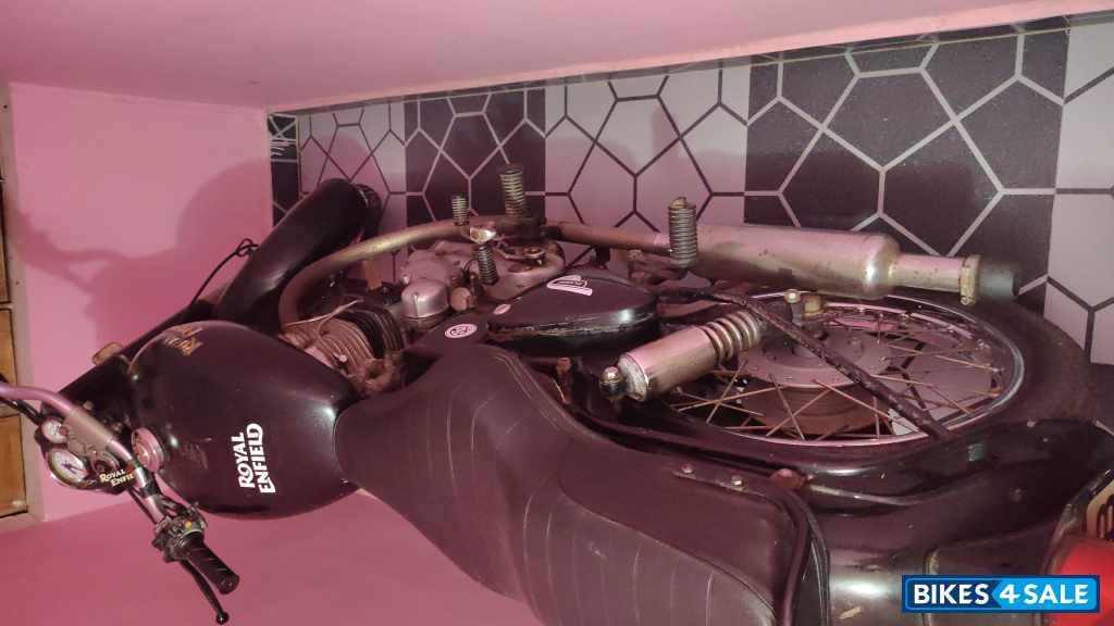 Black Royal Enfield Bullet 350