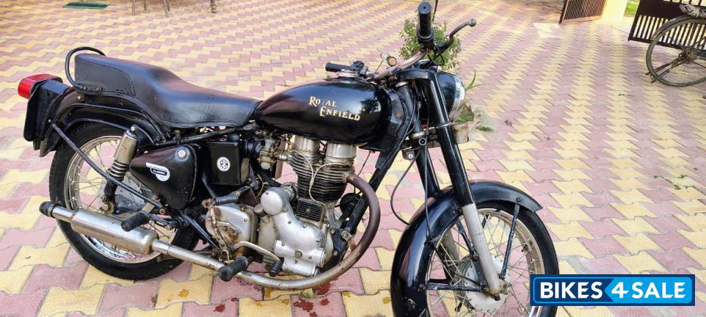 Black Royal Enfield Bullet 350