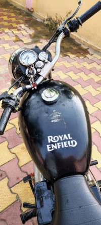 Black Royal Enfield Bullet 350