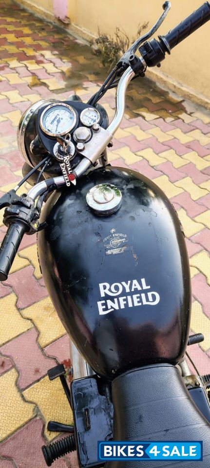 Black Royal Enfield Bullet 350