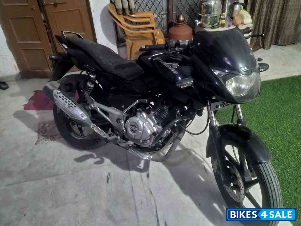 Midnight Black Bajaj Pulsar 150