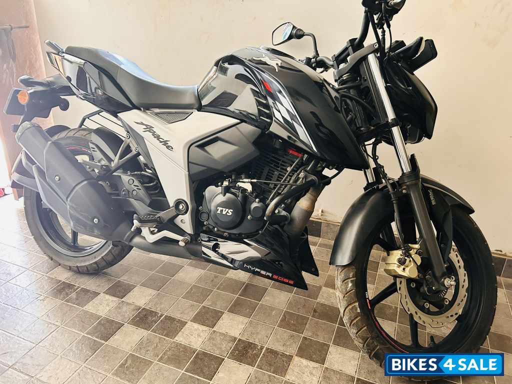 TVS Apache RTR 160 4V BS6