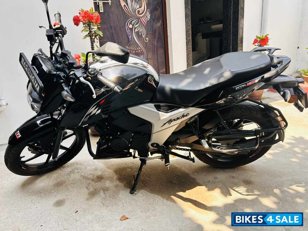 TVS Apache RTR 160 4V BS6