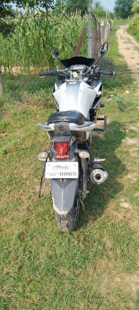 White Yamaha Fazer FI V2