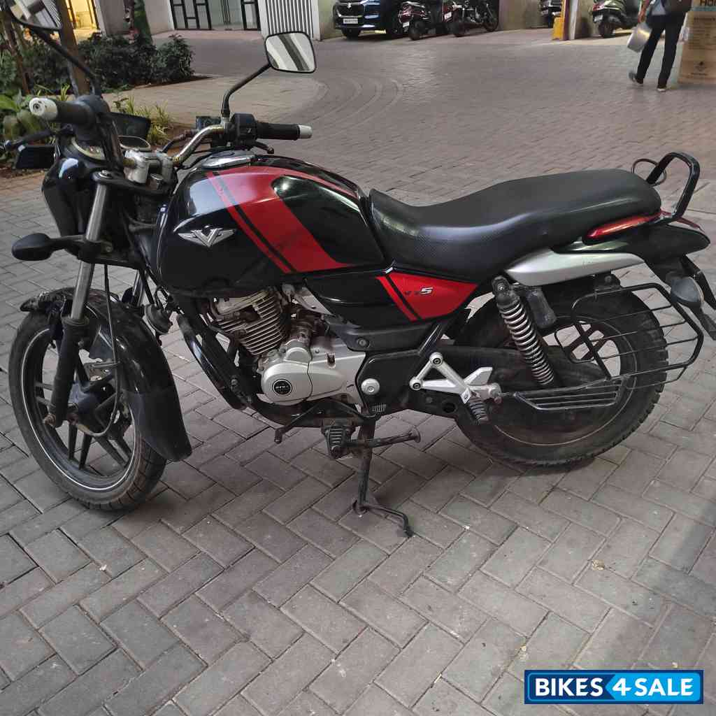 Bajaj V15