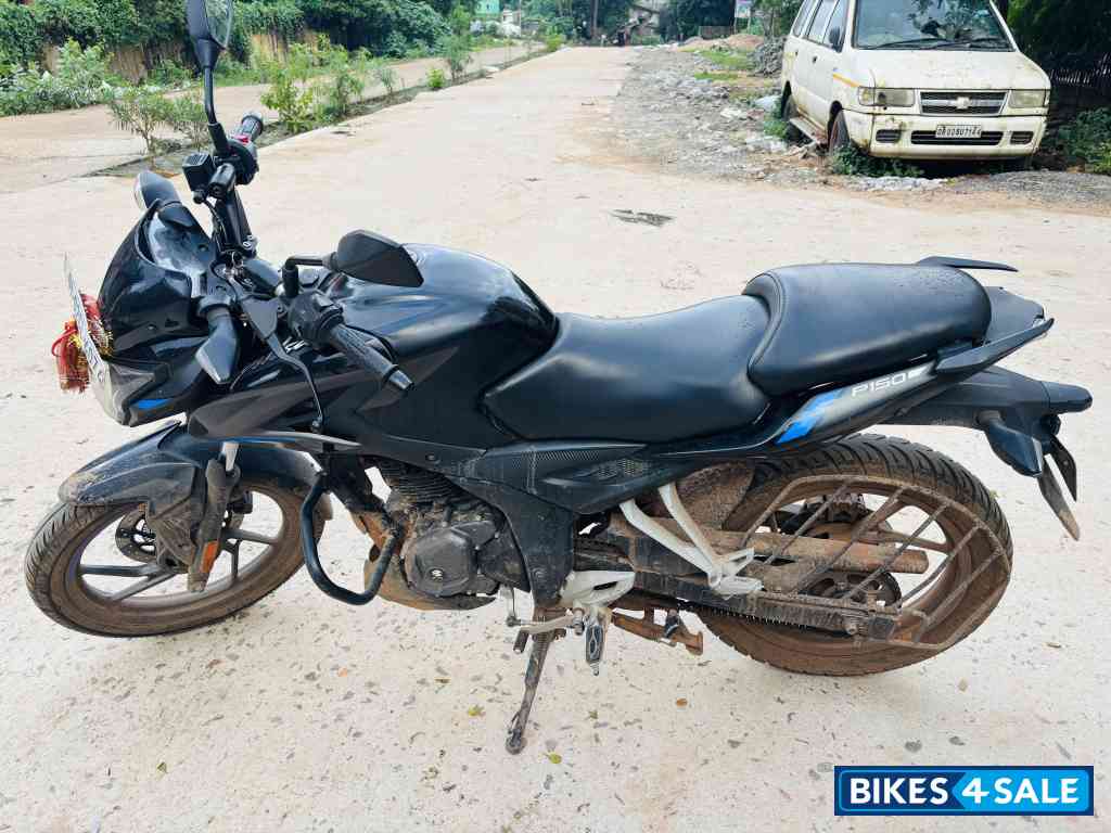 Black Bajaj Pulsar P150 Twin Disc Split Seat