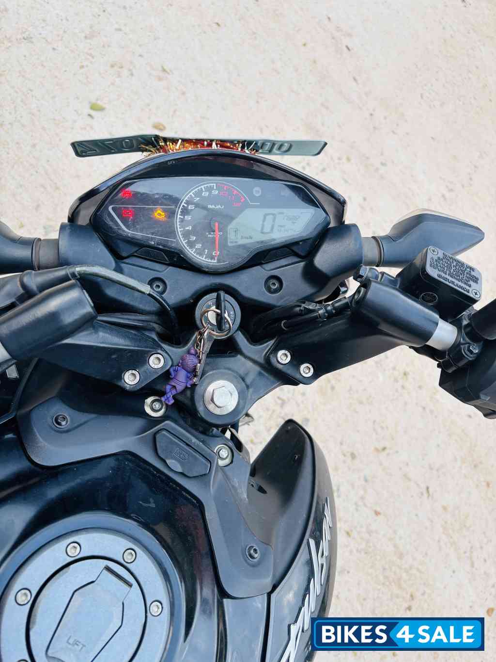 Black Bajaj Pulsar P150 Twin Disc Split Seat Black Bajaj Pulsar P150 Twin Disc Split Seat