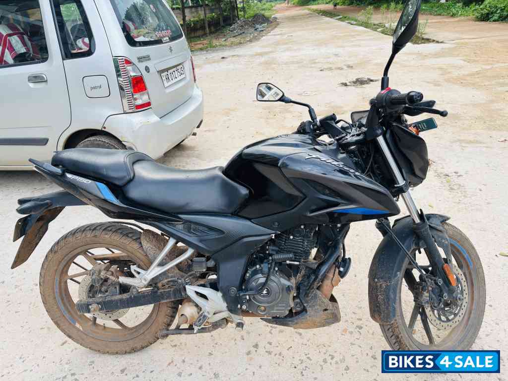 Black Bajaj Pulsar P150 Twin Disc Split Seat Black Bajaj Pulsar P150 Twin Disc Split Seat