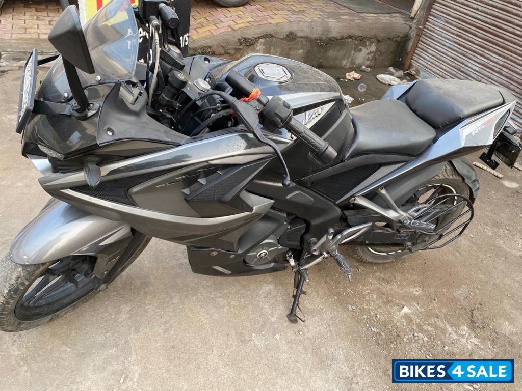 Black Bajaj Pulsar RS 200 ABS