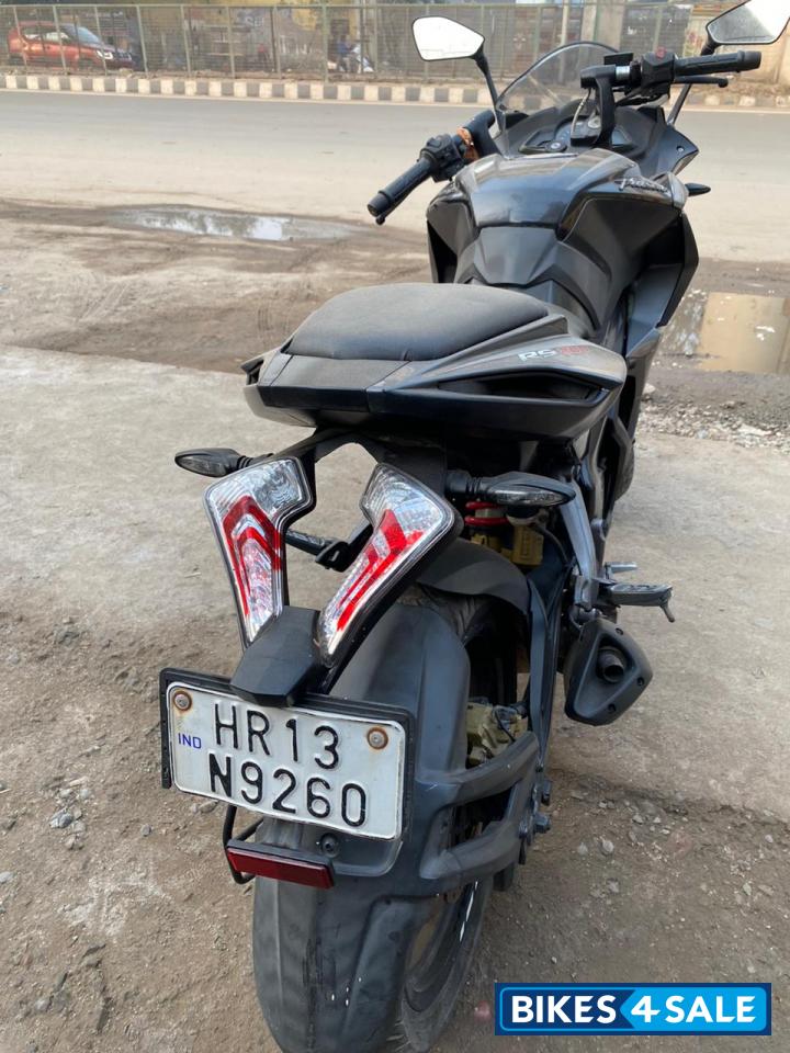 Black Bajaj Pulsar RS 200 ABS