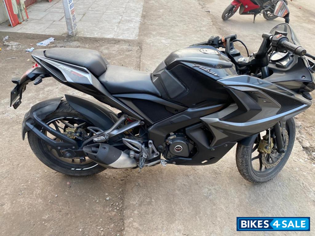 Black Bajaj Pulsar RS 200 ABS