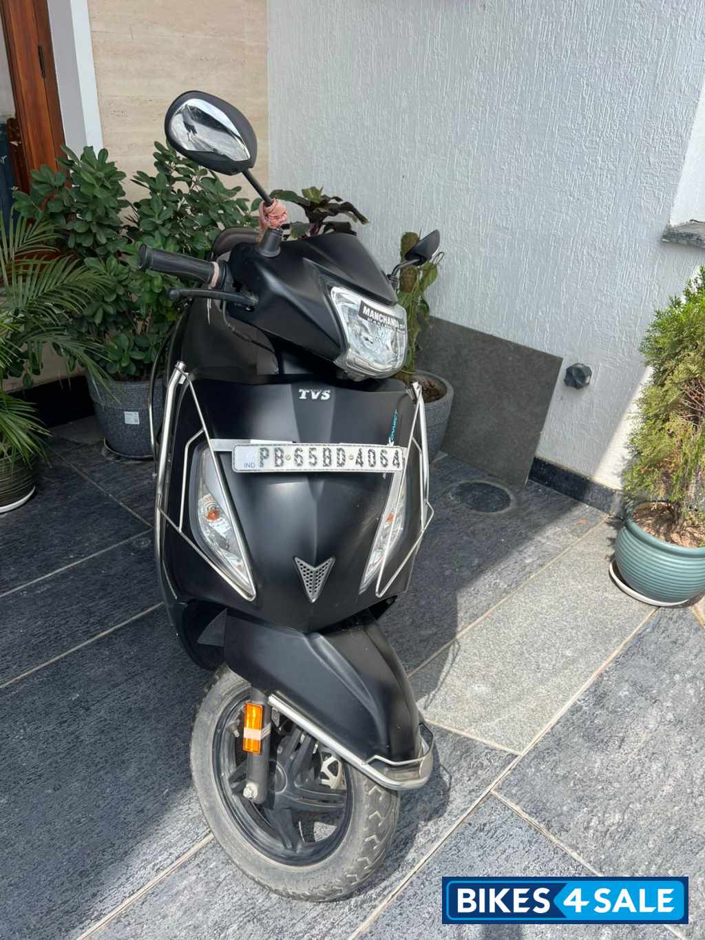 Black TVS Jupiter ZX SmartXonnect Black TVS Jupiter ZX SmartXonnect