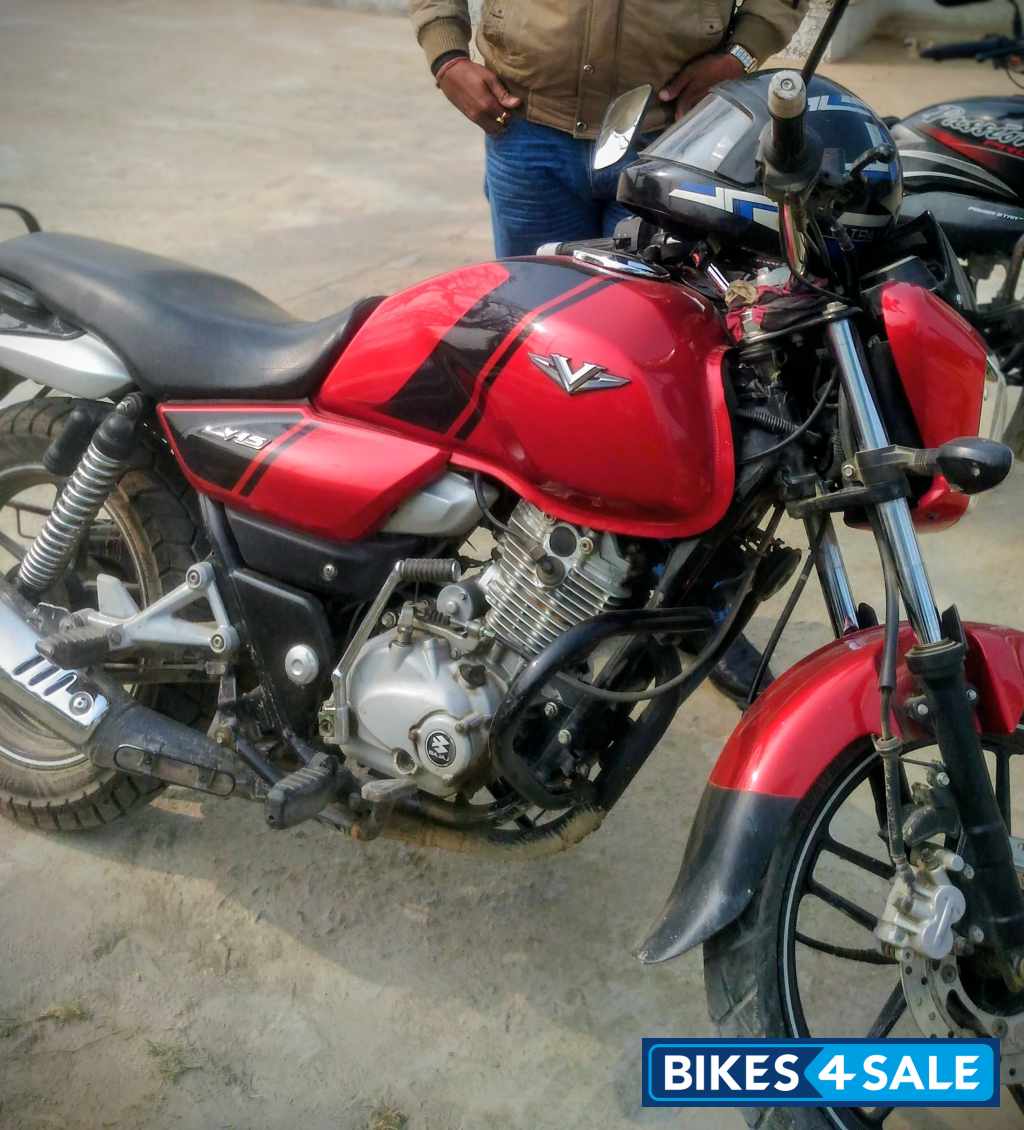 Bajaj V15