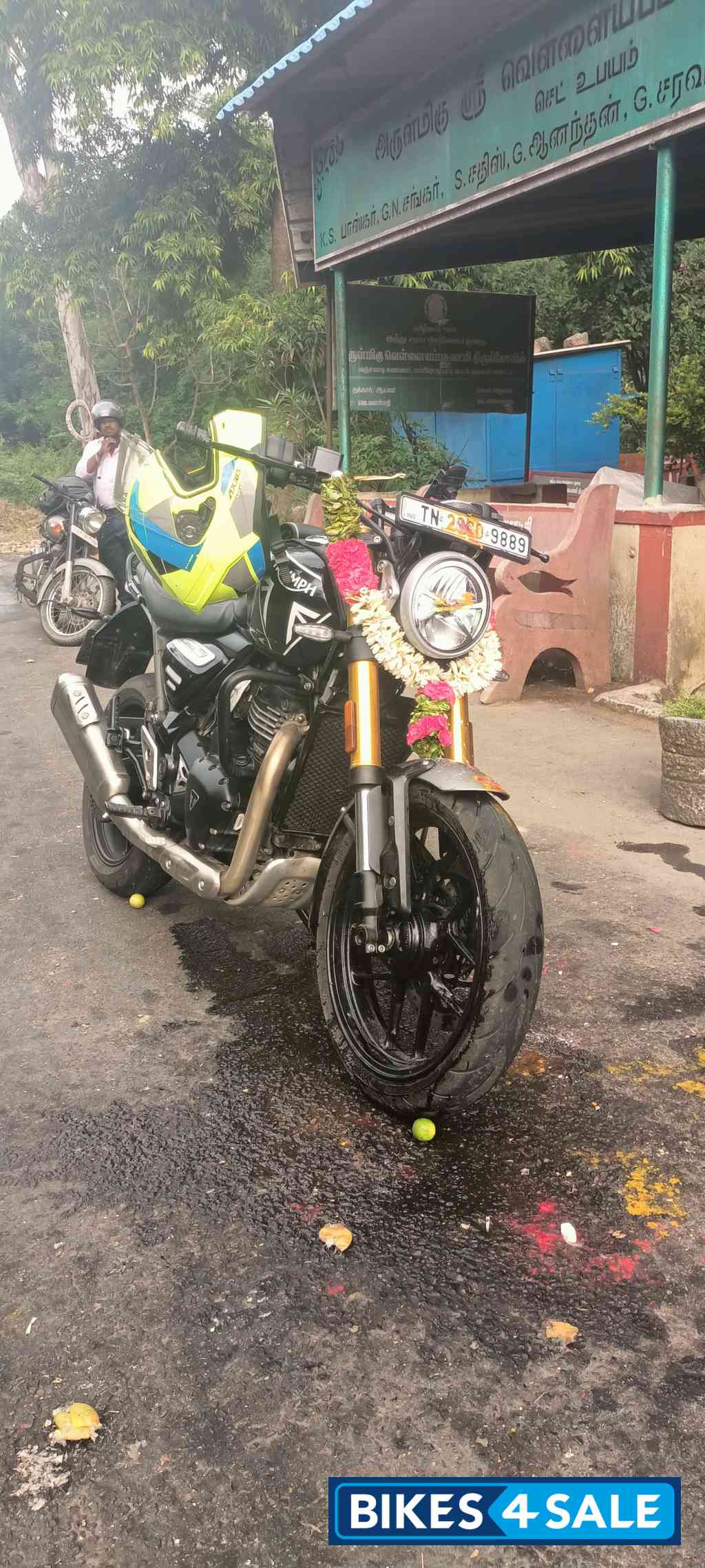 Black Triumph Speed 400