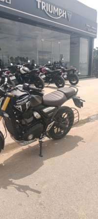 Black Triumph Speed 400