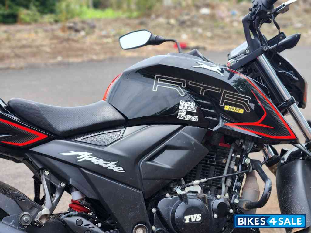 Black TVS Apache RTR 200 Fi 4V