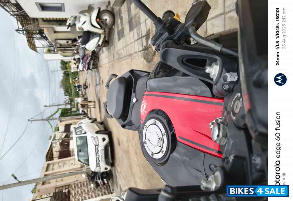 Black TVS Apache RTR 200 Fi 4V